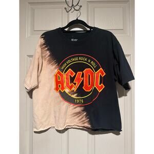 Women’s Size L AC/DC Cropped Tee